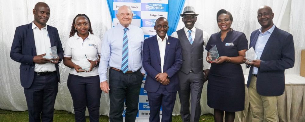 Davis & Shirtliff Group Chairman Alec Davis, awarding best performing managers 2024