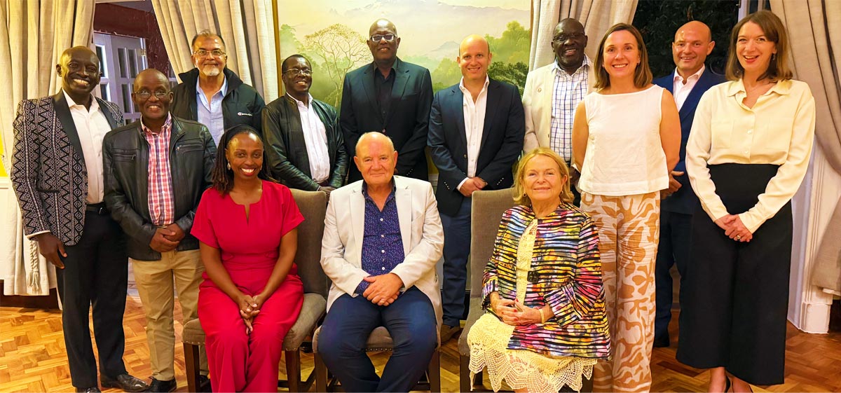 D&S Group Chairman Alec Davis recently marked 50 years of service to the company. Pictured with his wife Christine, family and D&S executives
past and present as they celebrated the milestone.
