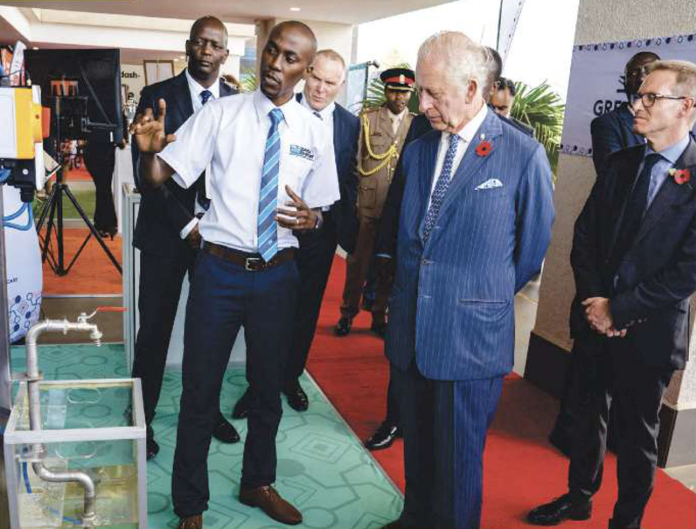 Daylipa Engineer presenting Davis & Shirtliff Solution to King Charles 2023